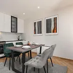 Larum Apartmens Daire Vrsar