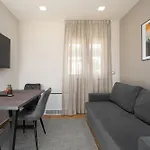 Larum Apartmens Daire Vrsar