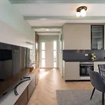 Larum Apartmens Daire *