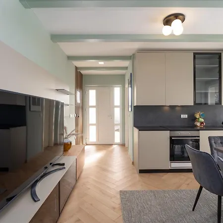 Larum Apartmens Διαμέρισμα *